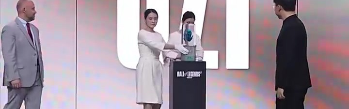 LPL官方发布Uzi名人堂颁奖仪式视频：你的故事，已成传奇